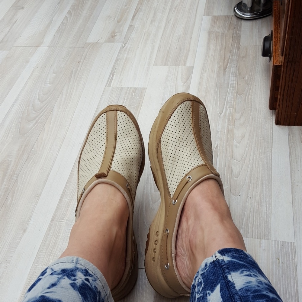 Leather summer slides